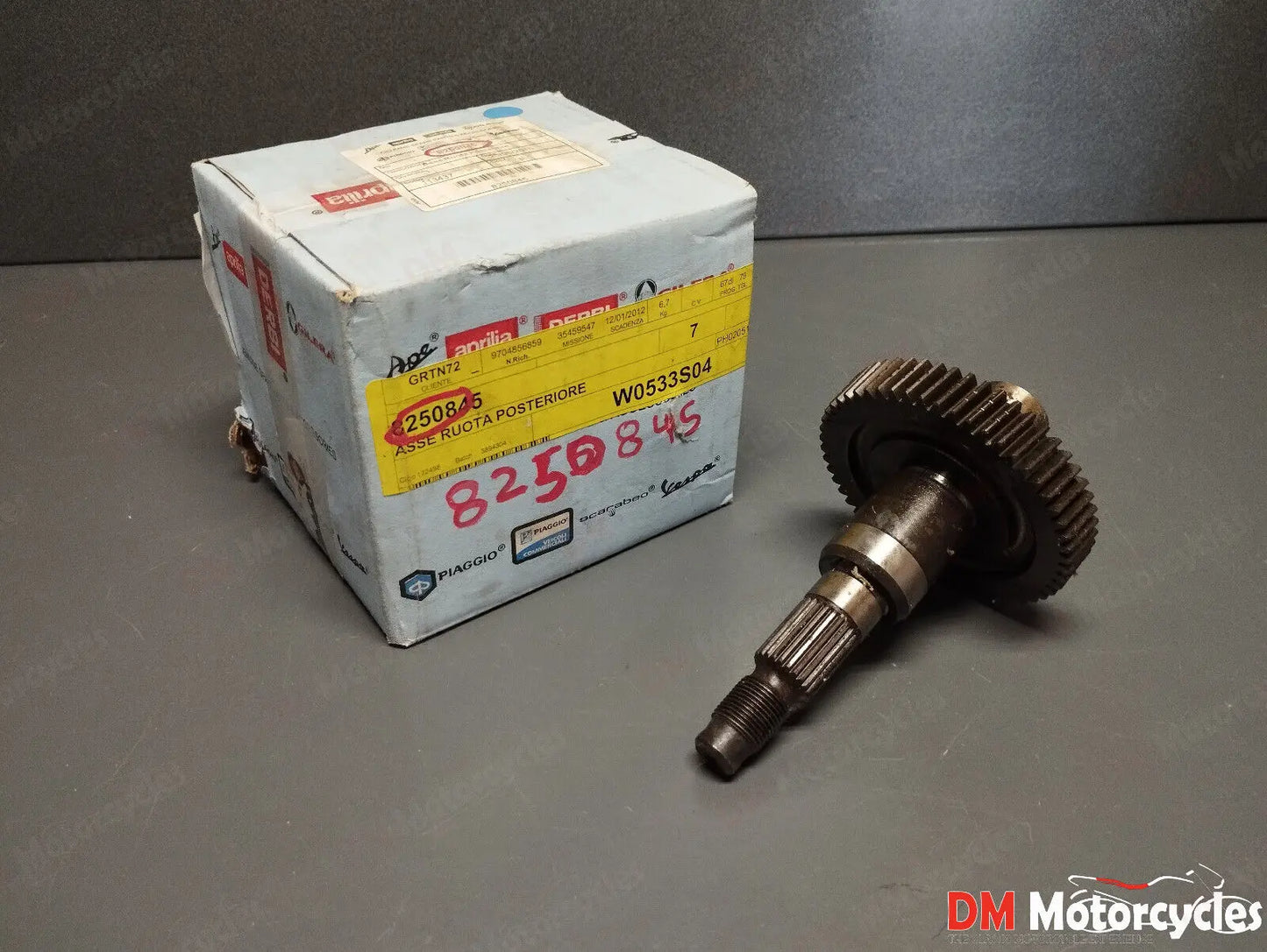 Piaggio genuine new  liberty 50 rear wheel drive pn 8250845