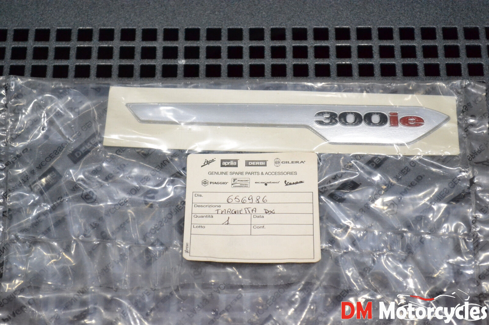 Piaggio genuine new x7 300 ie emblem pn 656986