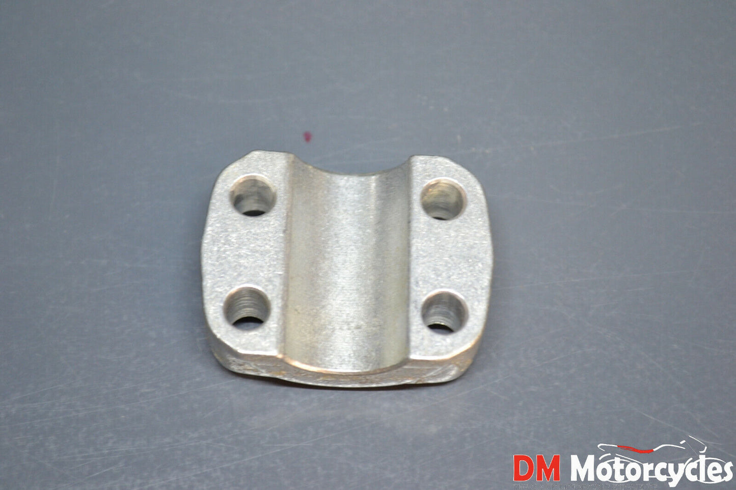 Yamaha genuine nos xt600z xt 600 1986 axle holder bracket pn 34l-23167-00