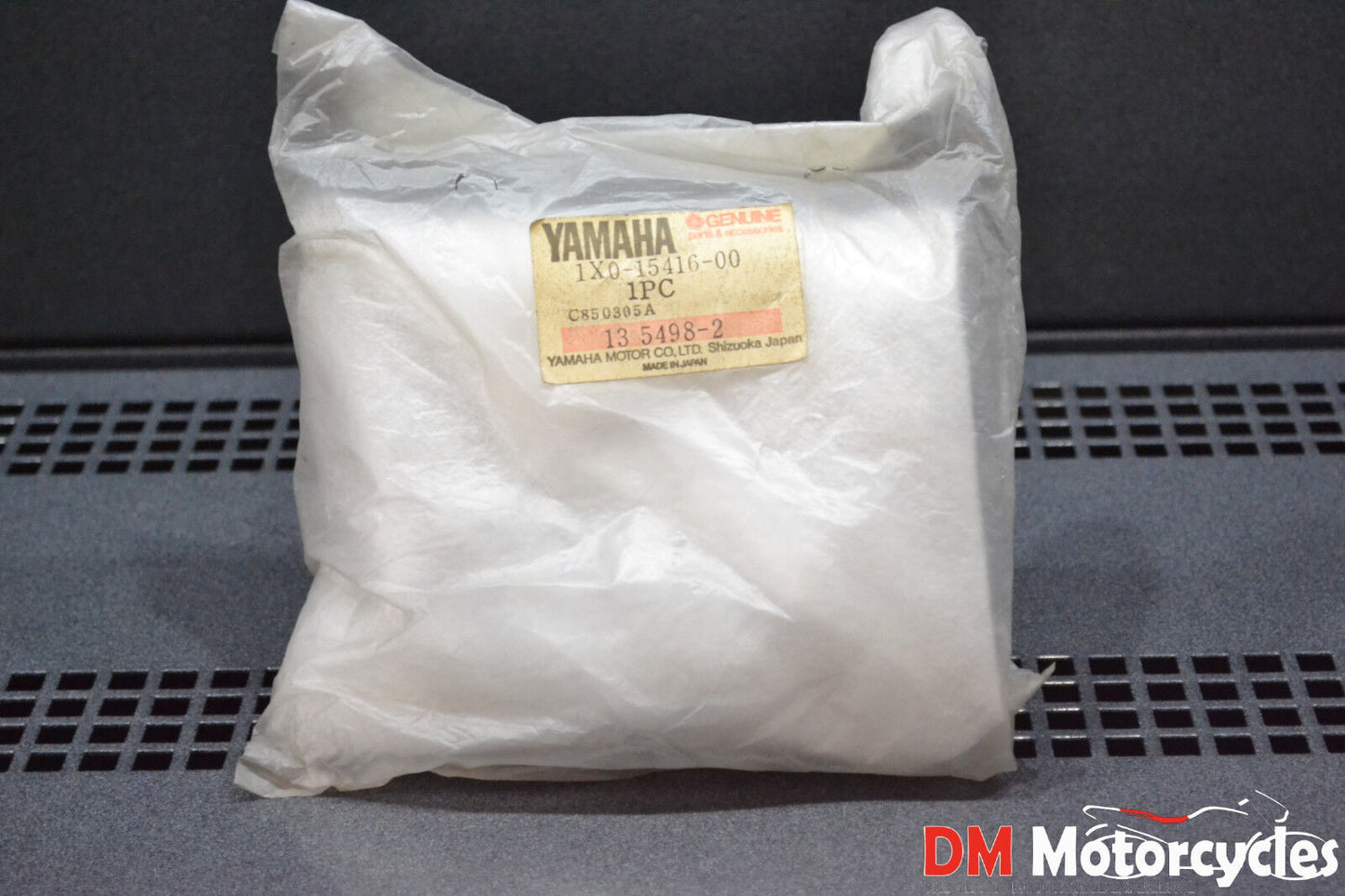 Yamaha genuine nos mx rt dt yz 1974 - 2000 oil pump cover pn 1x0-15416-00