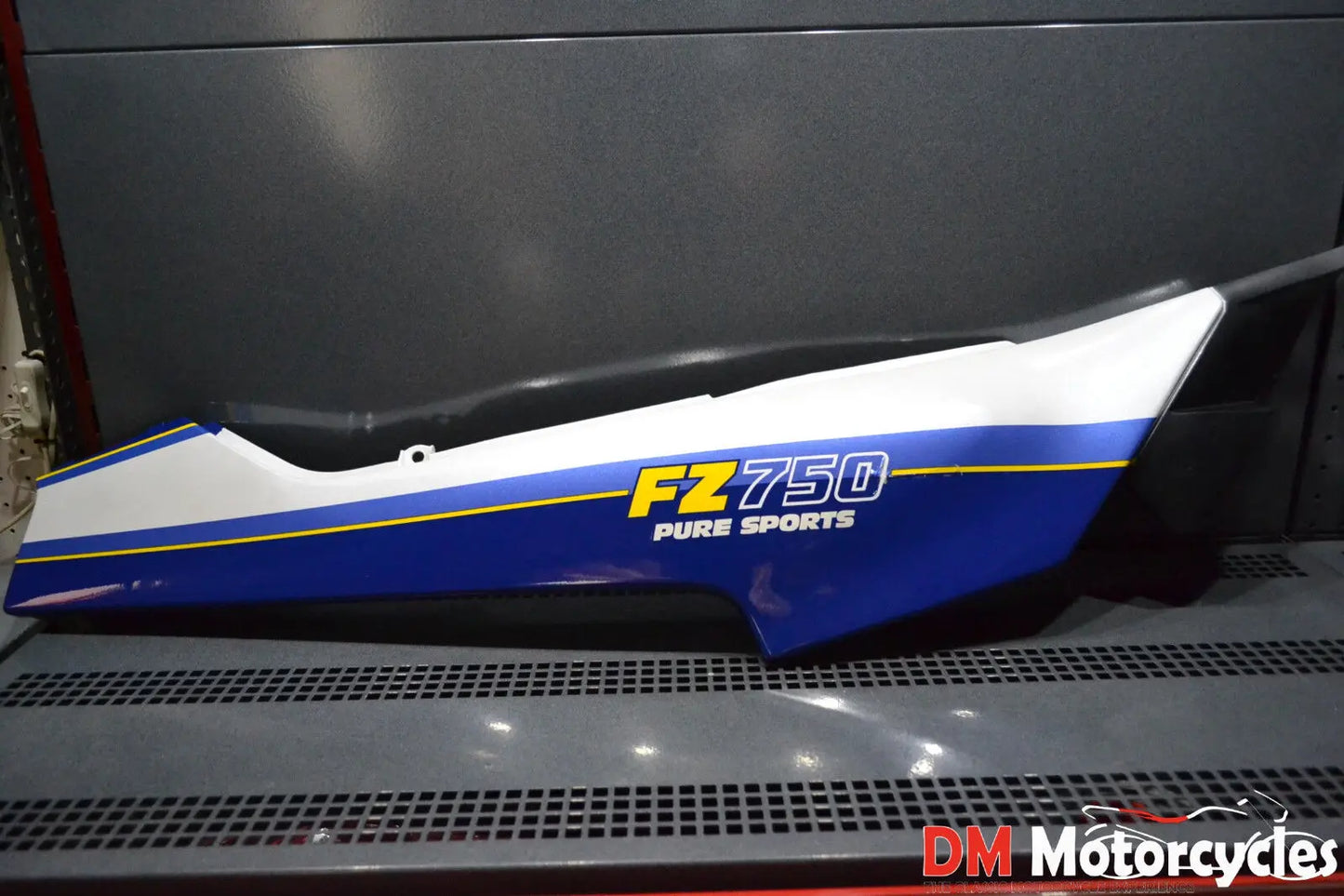 Yamaha genuine new fz750 fz 750 1986 side cover 2 pn 1tv-y2172-00-2x