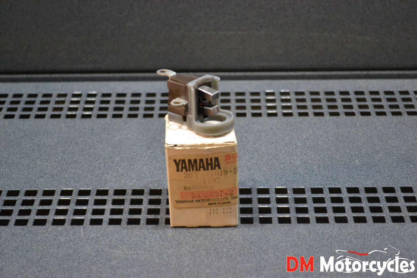 YAMAHA GENUINE NOS FJ1100 FJ1200 84 - 87 GENERATOR BRUSH HOLDER PN 36Y-81619-50