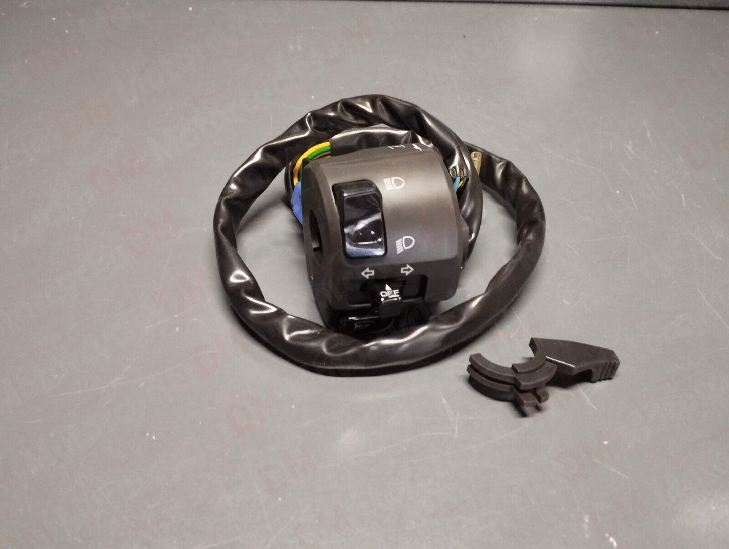 Yamaha genuine new yzf r1 1998 - 1999 switch gear assy pn 4xv-83972-01
