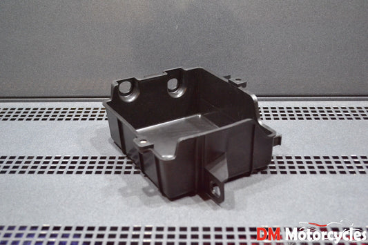 YAMAHA GENUINE NOS XJ600 F 84 - 91 3KM BATTERY BOX  PN 33M-21170-00