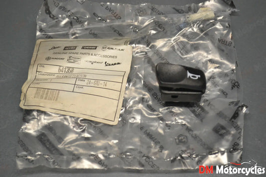 Piaggio genuine new Vespa lx gts MP3 beverly horn switch pn 641358