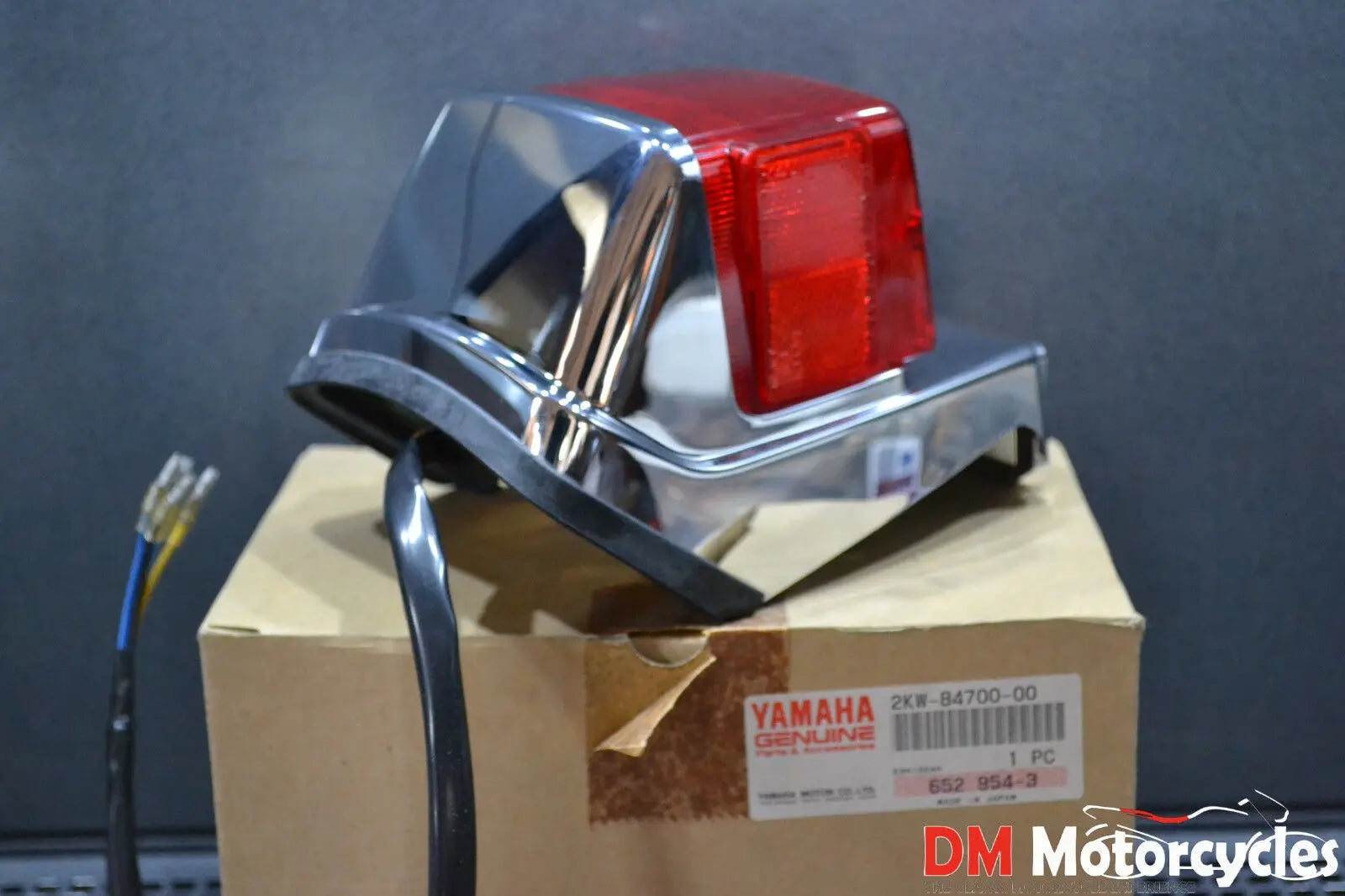 Yamaha genuine new fz750p fz 750 police 1985 taillights assy pn 2kw-84700-00