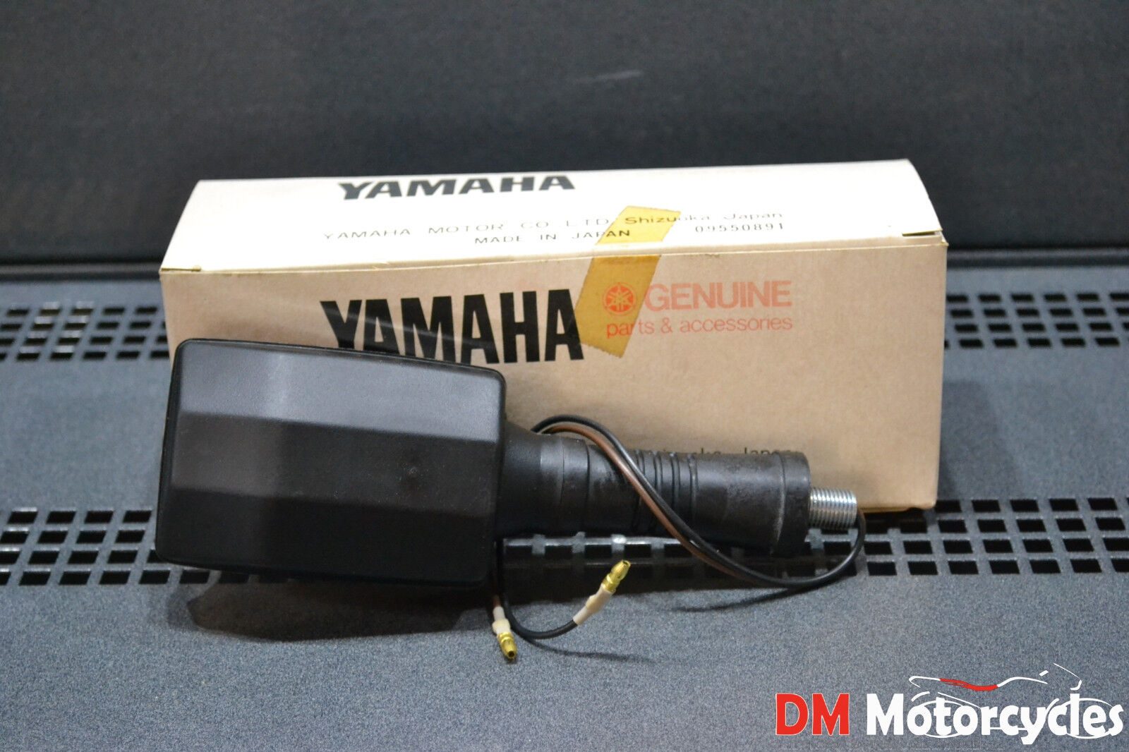 Yamaha genuine nos dt rd xt fz front indicator turn signal pn 12v-83310-10