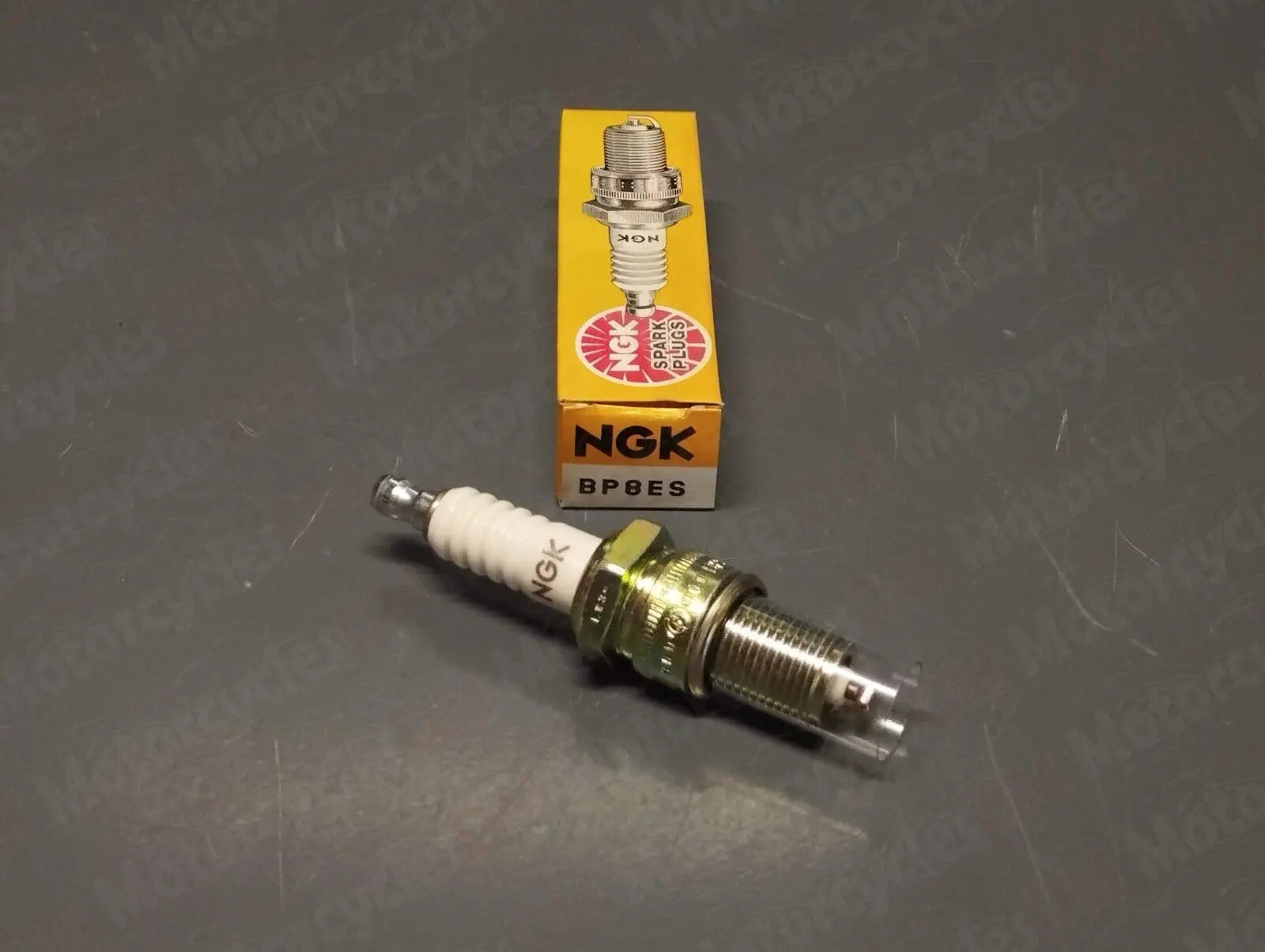 New NGK BP8ES Spark Plug x1