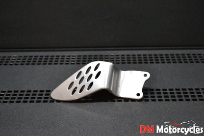 Yamaha genuine new yzf r1 2004 - 2006 footrest heel plate 2 pn 5vy-27446-00