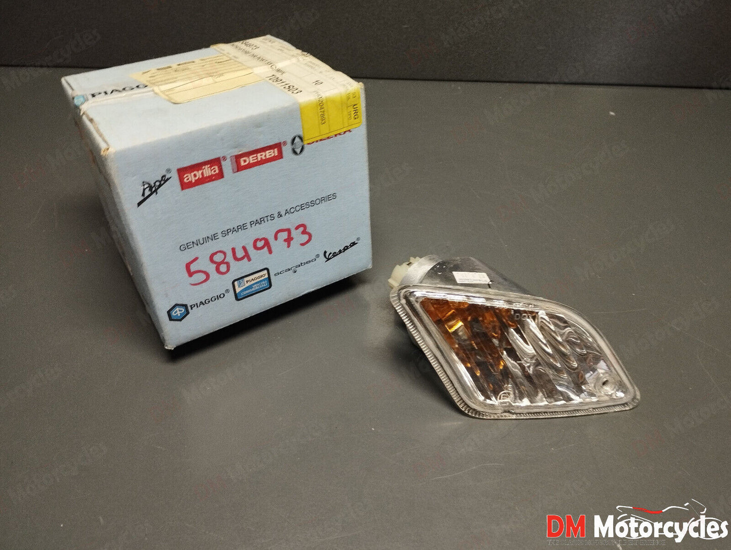 Piaggio genuine new vespa gt gts 125 200 250 300 rear left turn signal pn 584973