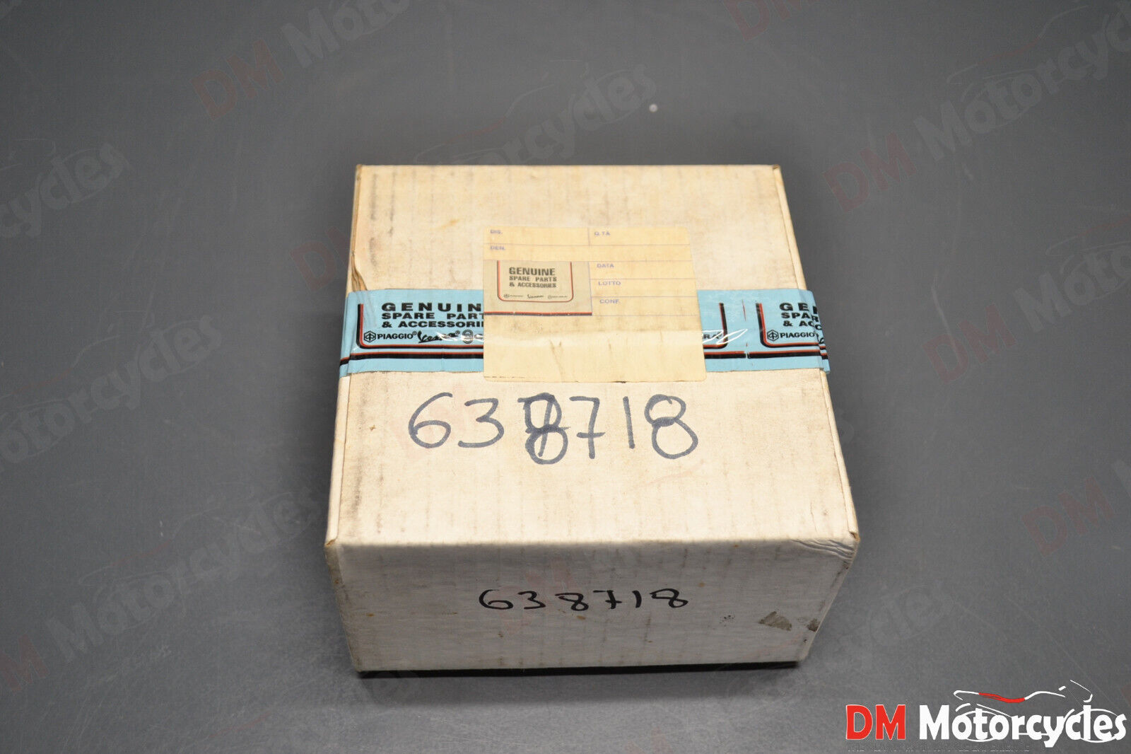 Piaggio genuine new vespa gt gts gtv 125 200 250 300 turn signal light pn 638718