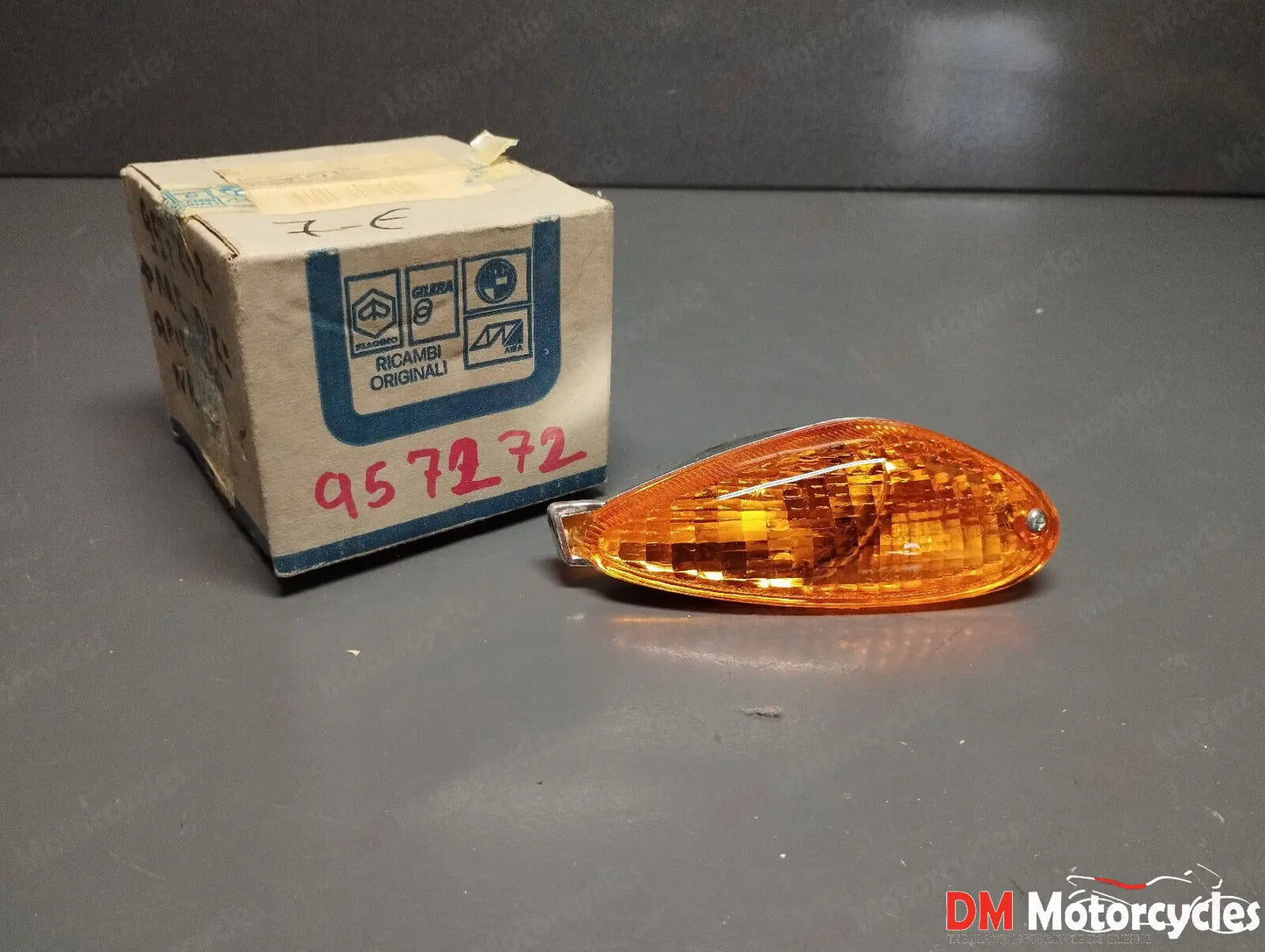 Piaggio genuine new nrg mc3 50 rear left turn signal pn 957272