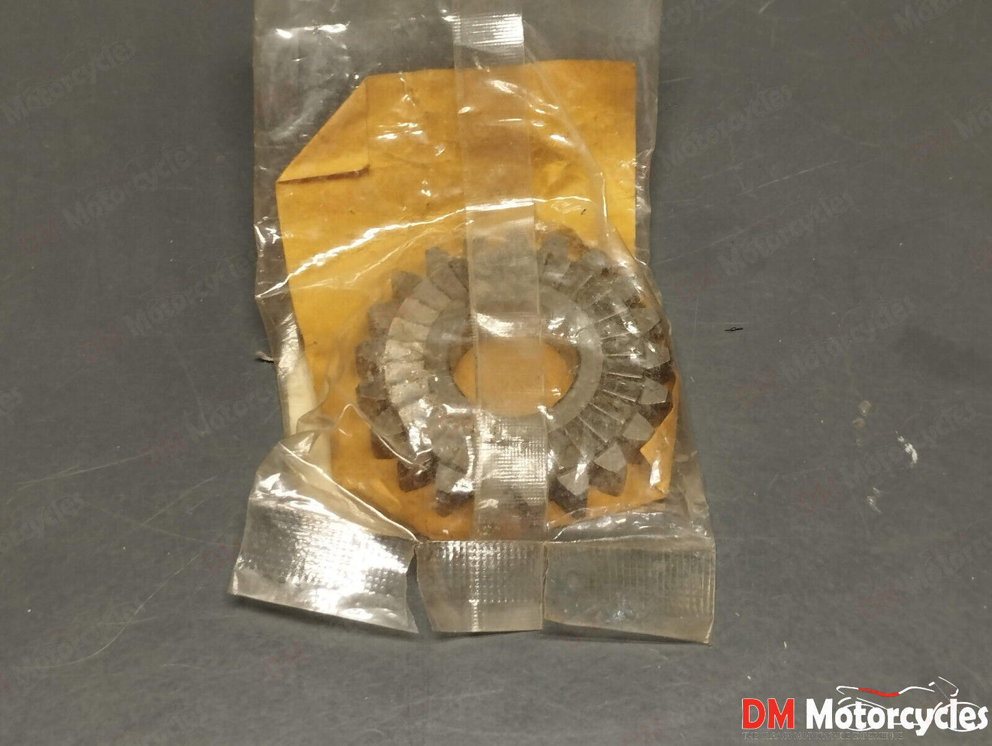Yamaha genuine nos v50 v80 kick gear (21t) pn 3k7-15641-00