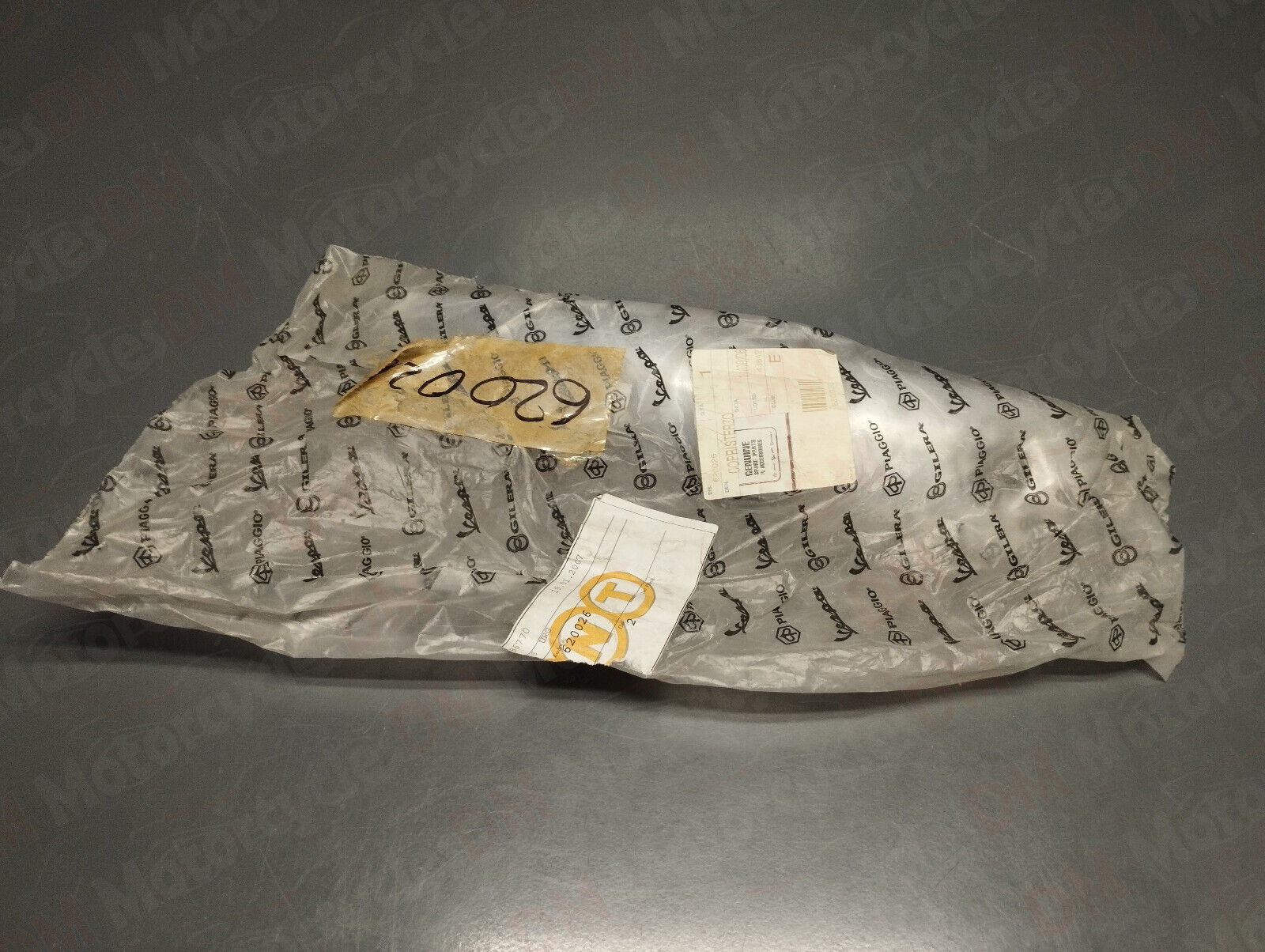 Piaggio genuine new beverly 500 2002- 2008 steering cover pn 620026