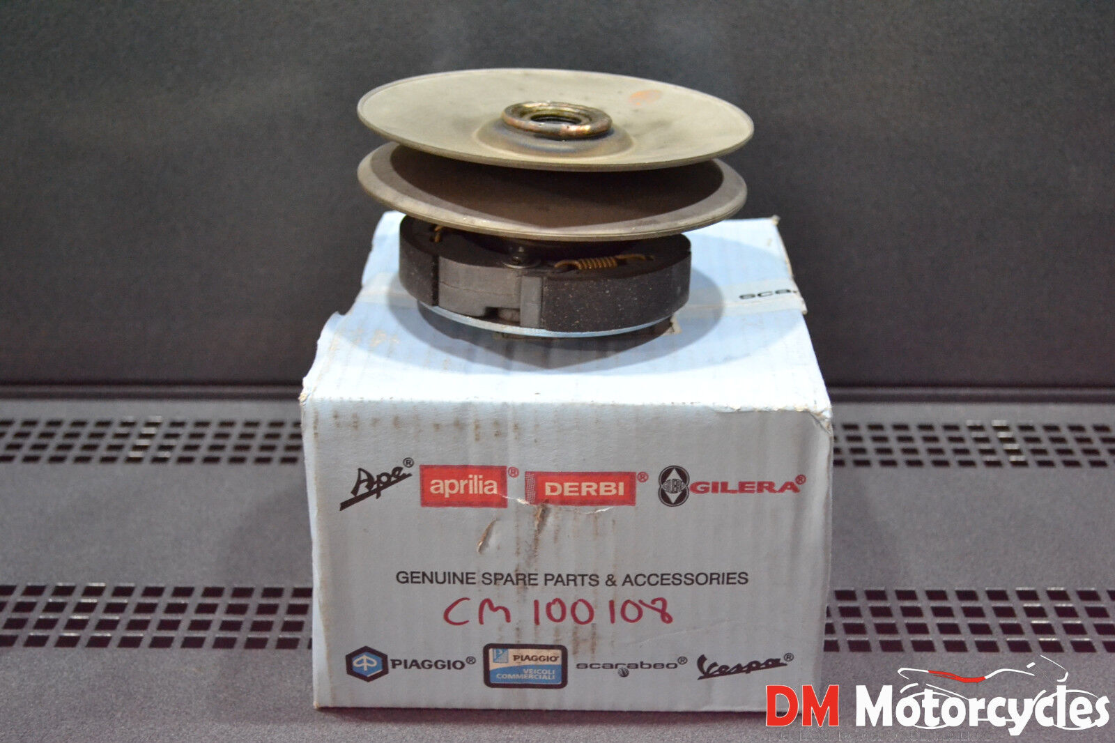 Piaggio genuine new zip vespa lx50 s50 secondary pulley assy pn 100108