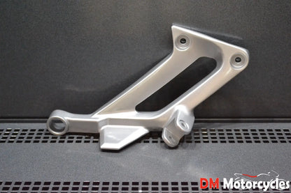 Yamaha genuine new fjr 1300 fjr 1300 03 - 05 footrest bracket pn 5jw-2742l-00