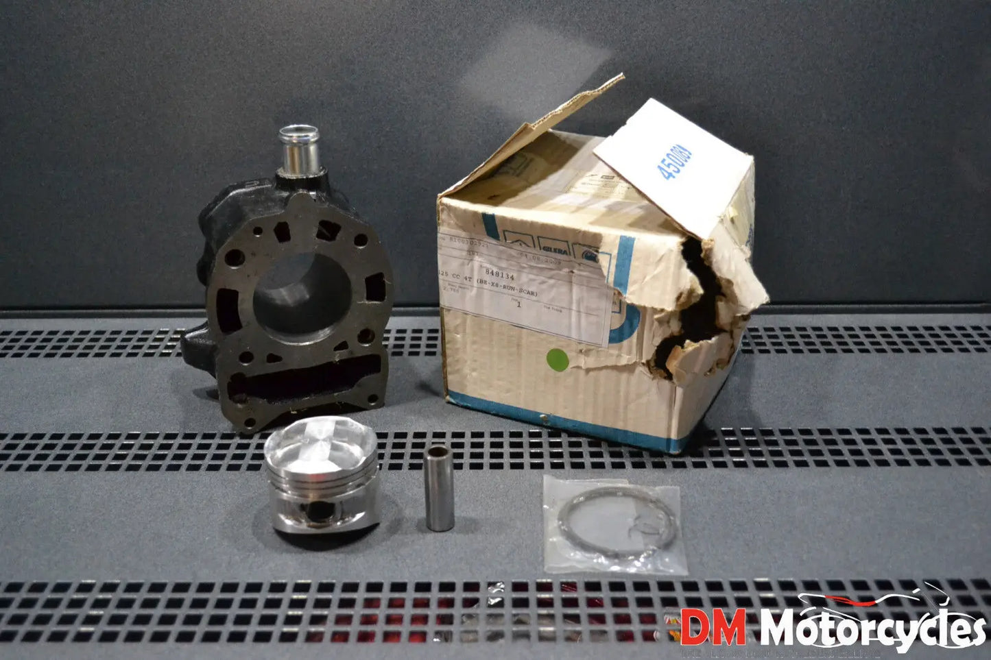 Piaggio genuine new vespa gtv gts gt leader 125cc 4t cylinder kit pn 848134