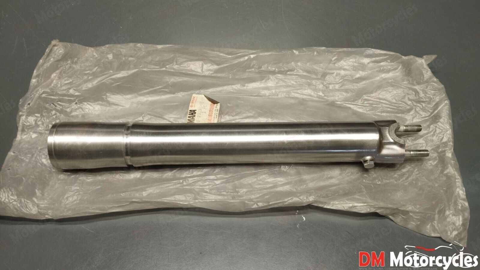 Yamaha genuine nos DT 175 fork outer tube pn 2a8-23138-00-38