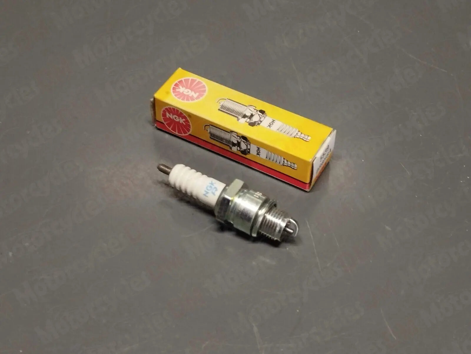 New NGK BR8HSA Spark Plug x1