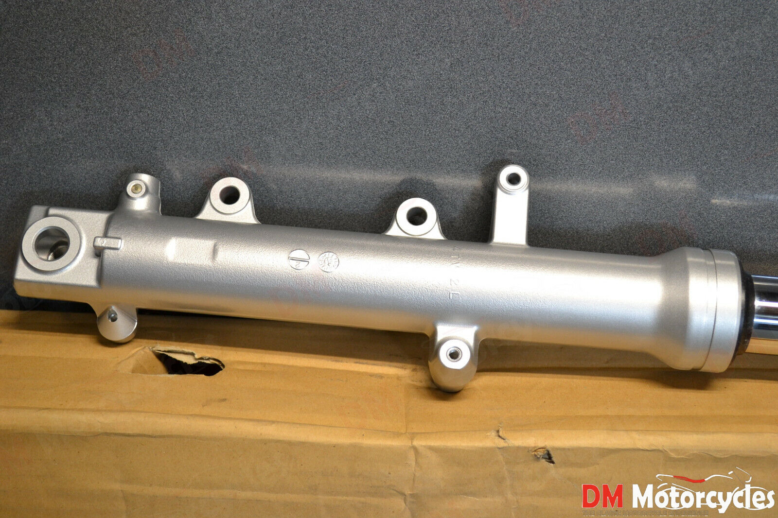 Yamaha genuine new yzf600 thundercat 97 left fork assy pn 4tv-23102-00