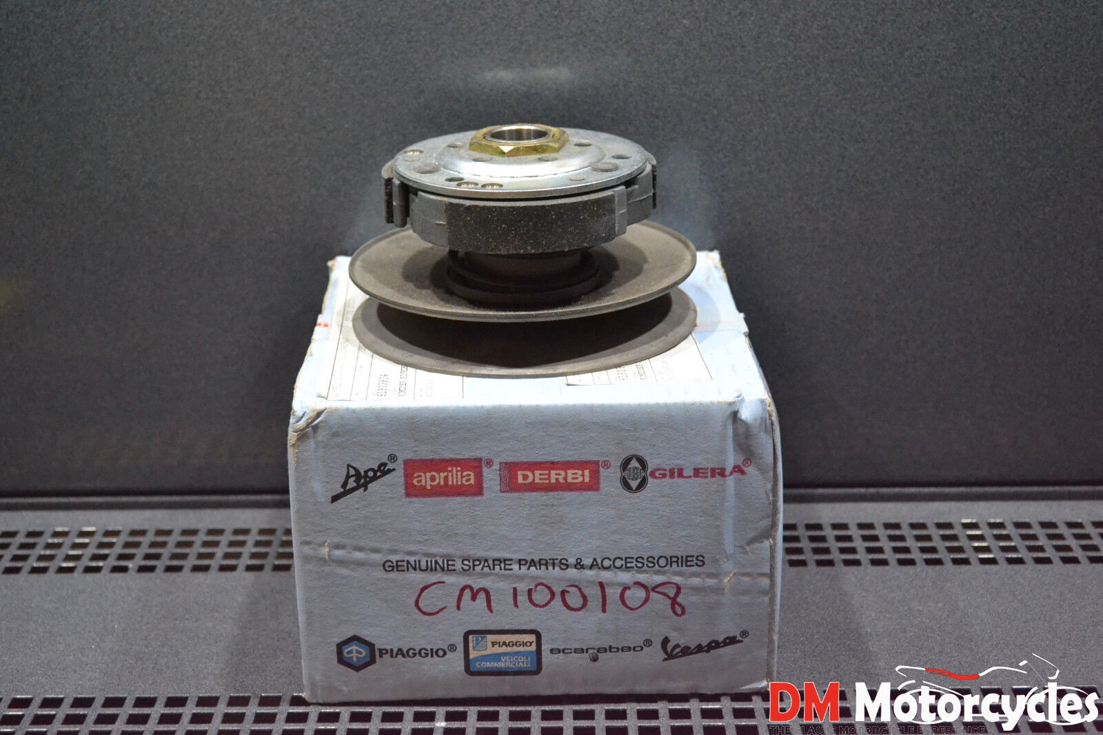 PIAGGIO GENUINE NEW VESPA LX GILERA DERBI SECONDARY PULLEY PN CM100108