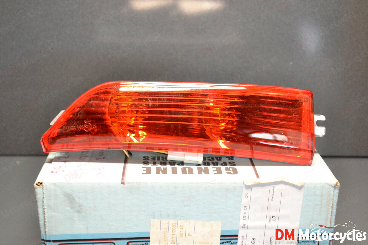 Piaggio genuine new x8 125 250 right rear indicator turn signal pn 584268