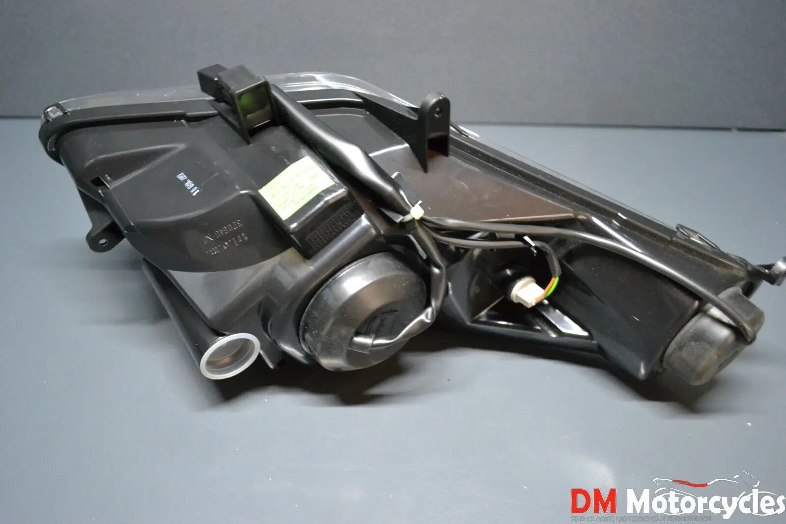 Peugeot genuine new Satelis 125 - 500 2007 - on right head light assy pn 766940