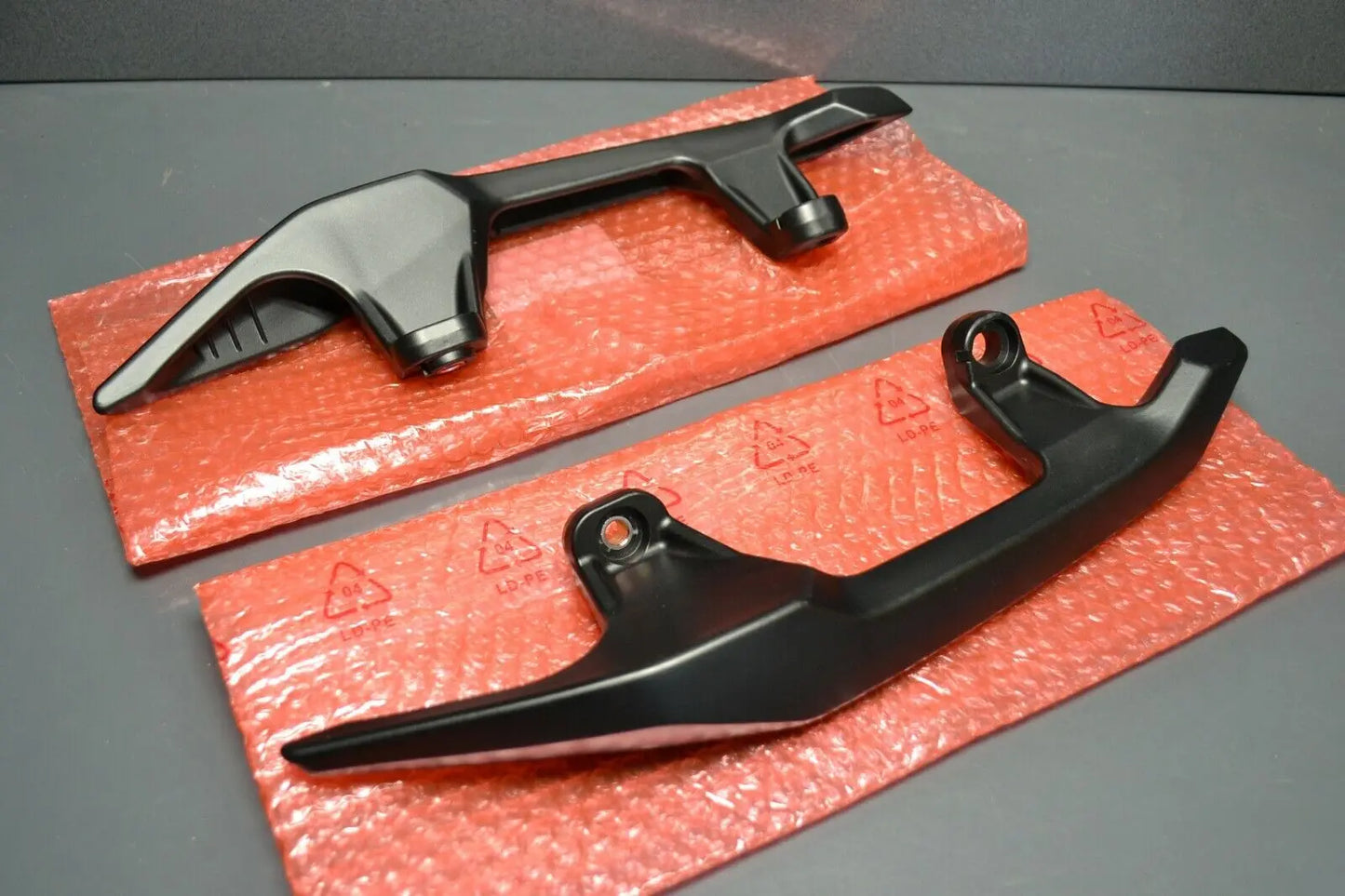 Honda genuine new adv150 adv 150 left right grab rails pn 77340-kow-t00za
