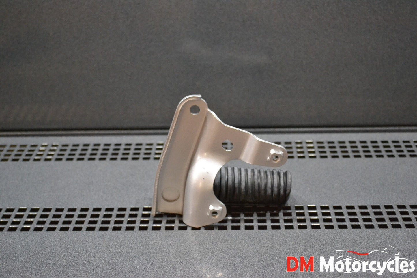 Yamaha genuine new xp500 tmax 500 2001 - 2006 rear foot peg pn 5gj-27440-00