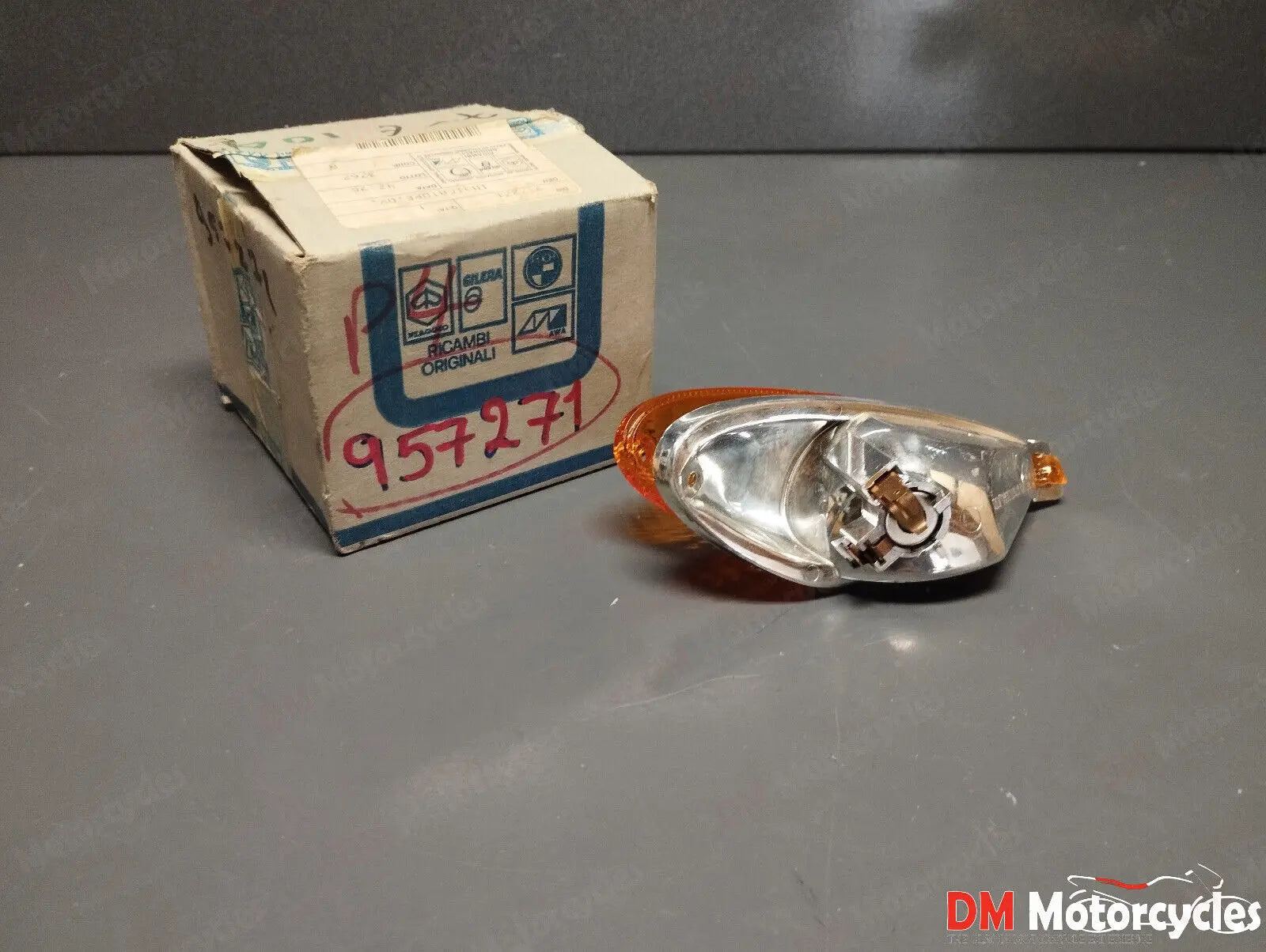 Piaggio genuine new nrg mc3 50 right rear turn signal pn 957271