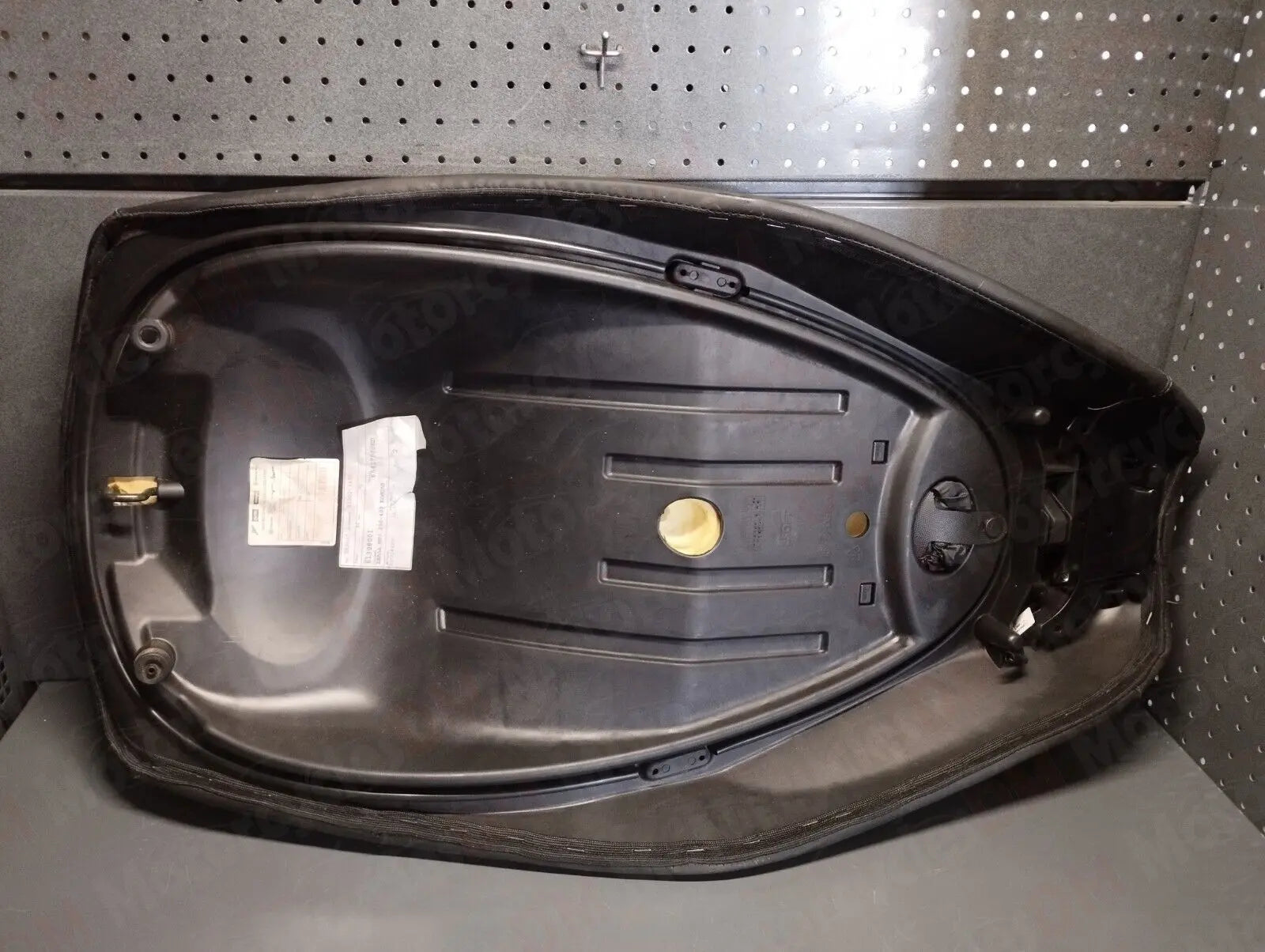 Piaggio genuine new MP3 125 - 500 2007 heated seat saddle pn 65417000ed