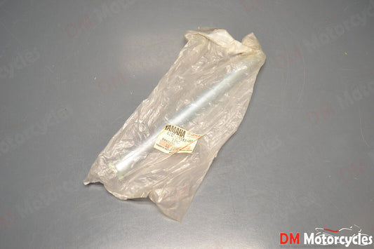 Yamaha genuine nos xt 350 250 rear wheel axle pn 42u-25381-00
