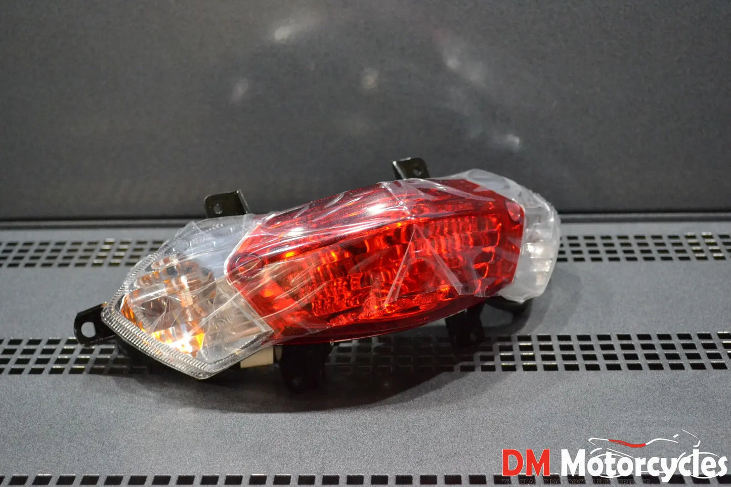 Peugeot genuine new tweet 50 4t tail light assy pn 802069