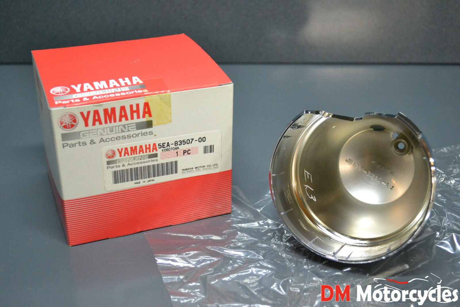 Yamaha genuine new xjr1300 xjr 1300 under speedometer case pn 5ea-83507-00