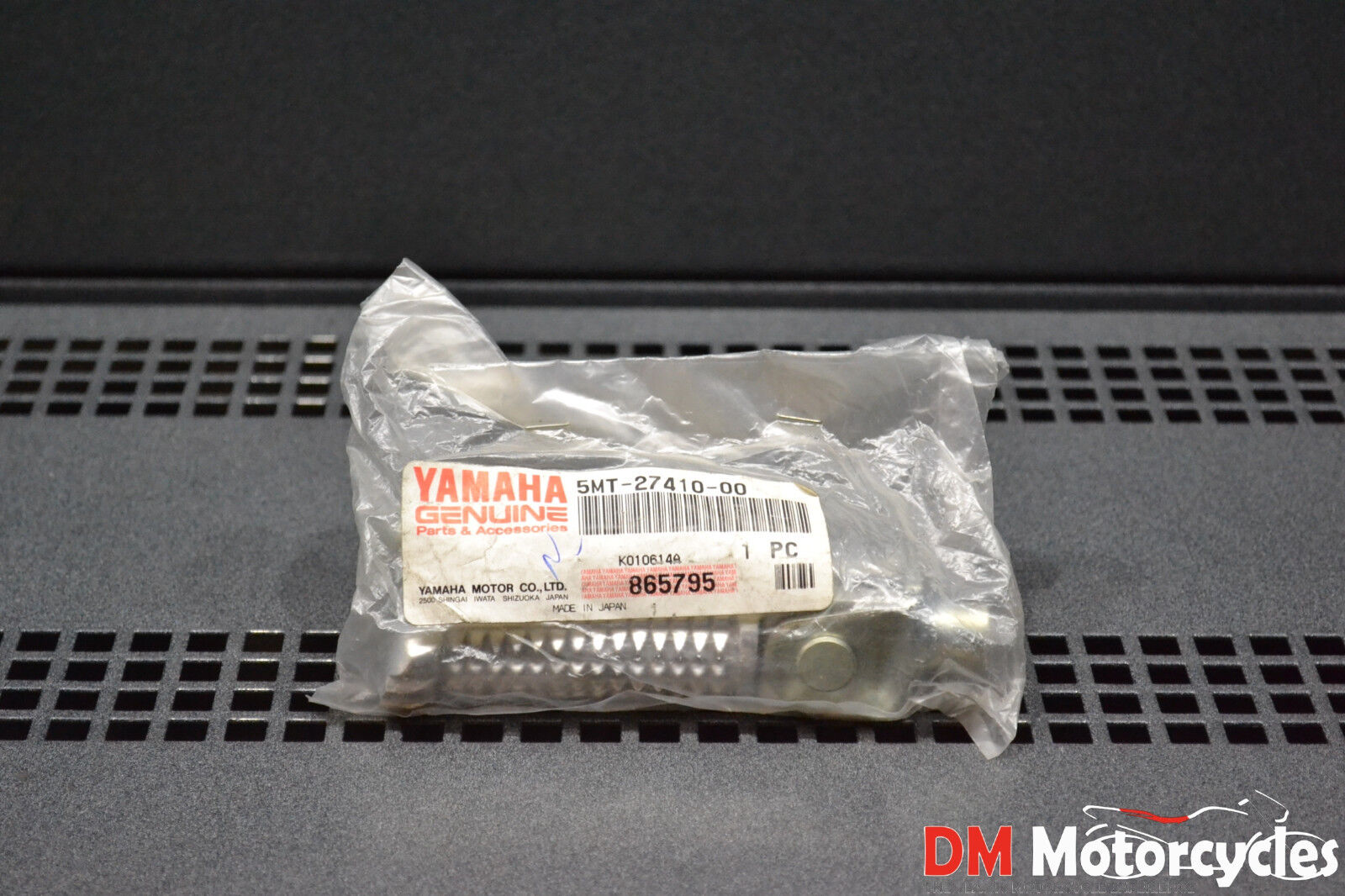 Yamaha genuine new yzf r6 2001 - 2002 front footrest pn 5mt-27410-00