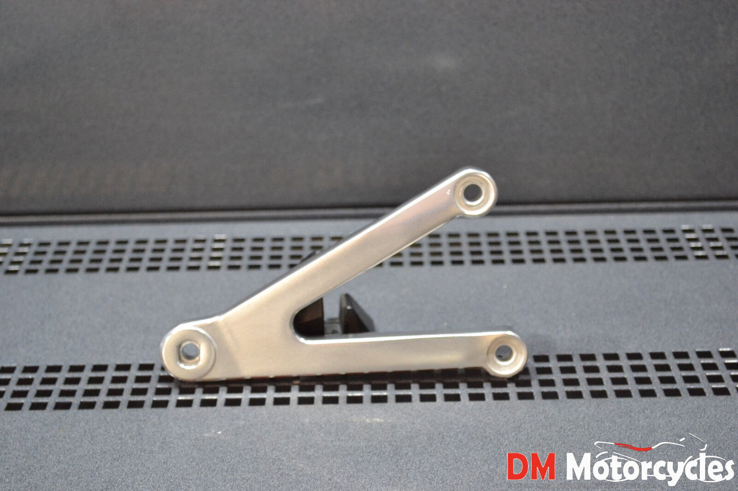 Yamaha genuine new yzf r1 2000 - 2001 front foot bracket 2 pn 5jj-27442-00