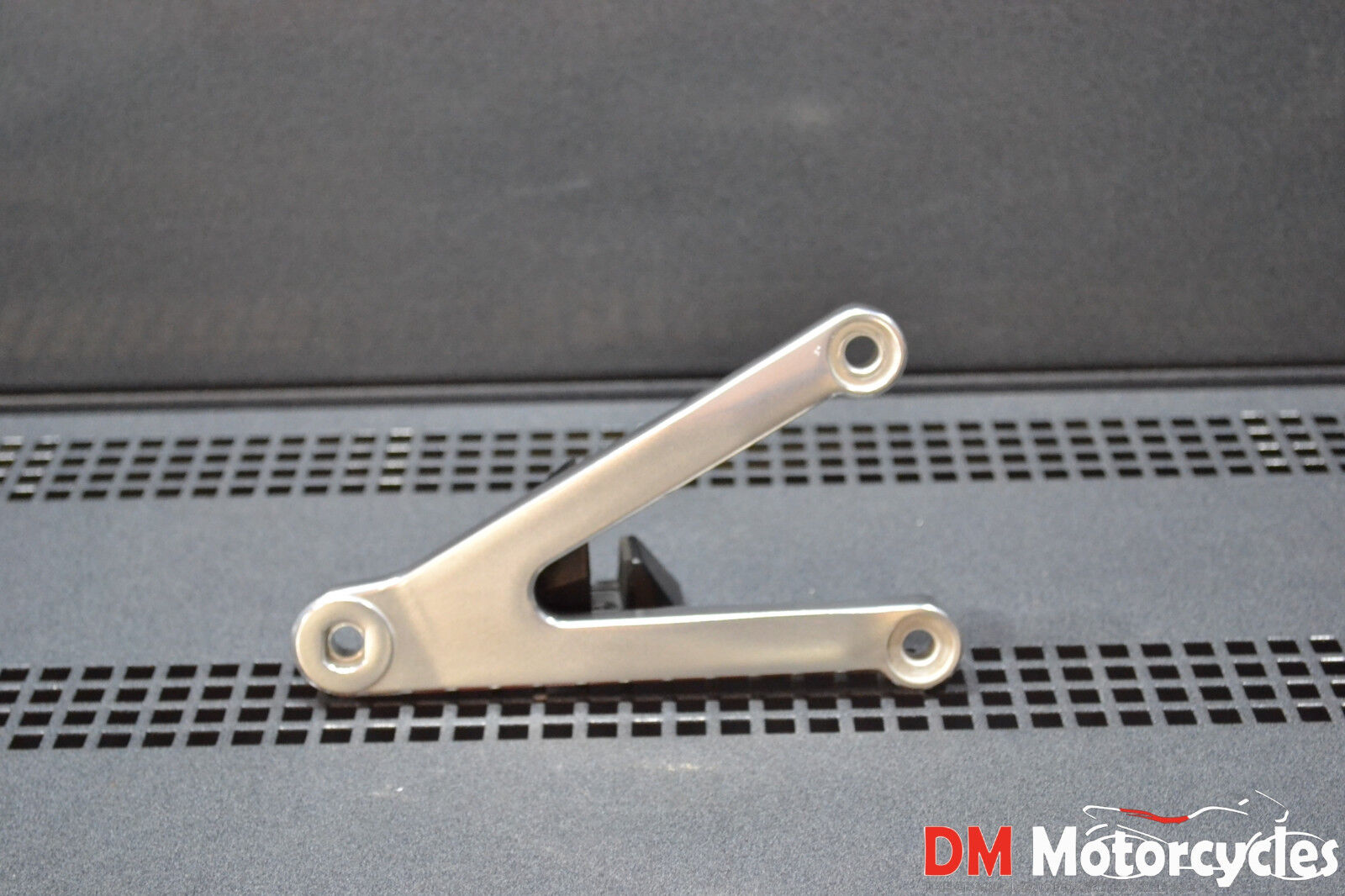 Yamaha genuine new yzf r1 2000 - 2001 front foot bracket 2 pn 5jj-27442-00