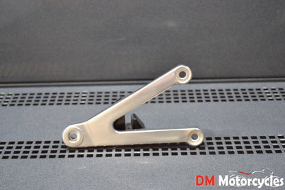 Yamaha genuine new yzf r1 2000 - 2001 front foot bracket 2 pn 5jj-27442-00