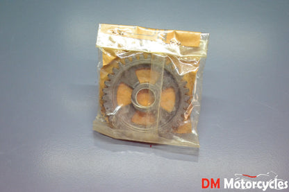 Yamaha genuine nos RD 125LC 1986 transmission gear first wheel pn 10W-17211-00