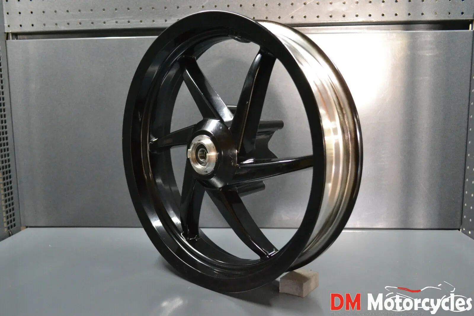 Piaggio genuine new gilera runner 50 125 200 vxr sp front wheel pn 56388r000g