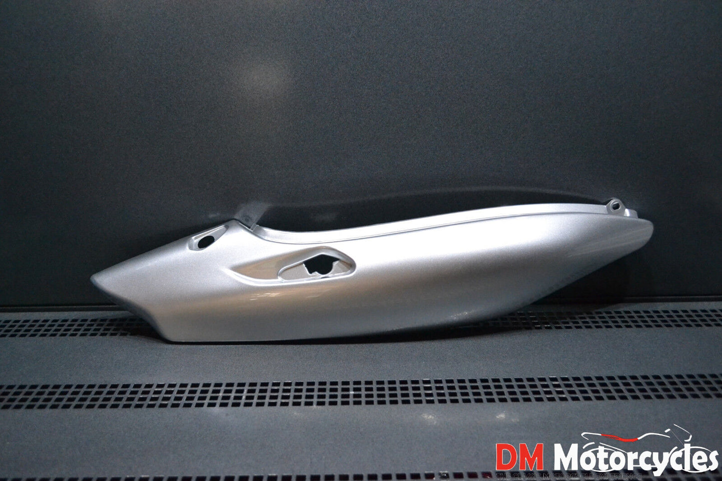 Yamaha genuine new tdm850 tdm 850 rh tail side cowling pn 4tx-2472k-00-p5