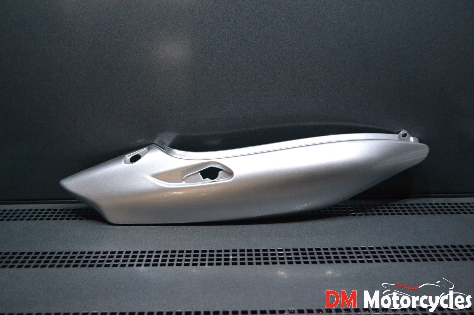 Yamaha genuine new tdm850 tdm 850 rh tail side cowling pn 4tx-2472k-00-p5