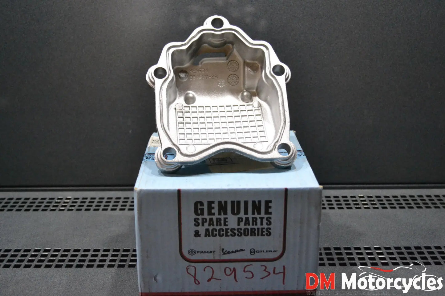 Piaggio genuine new vespa gts beverly x7 125 - 300 cylinder head cover pn 829534