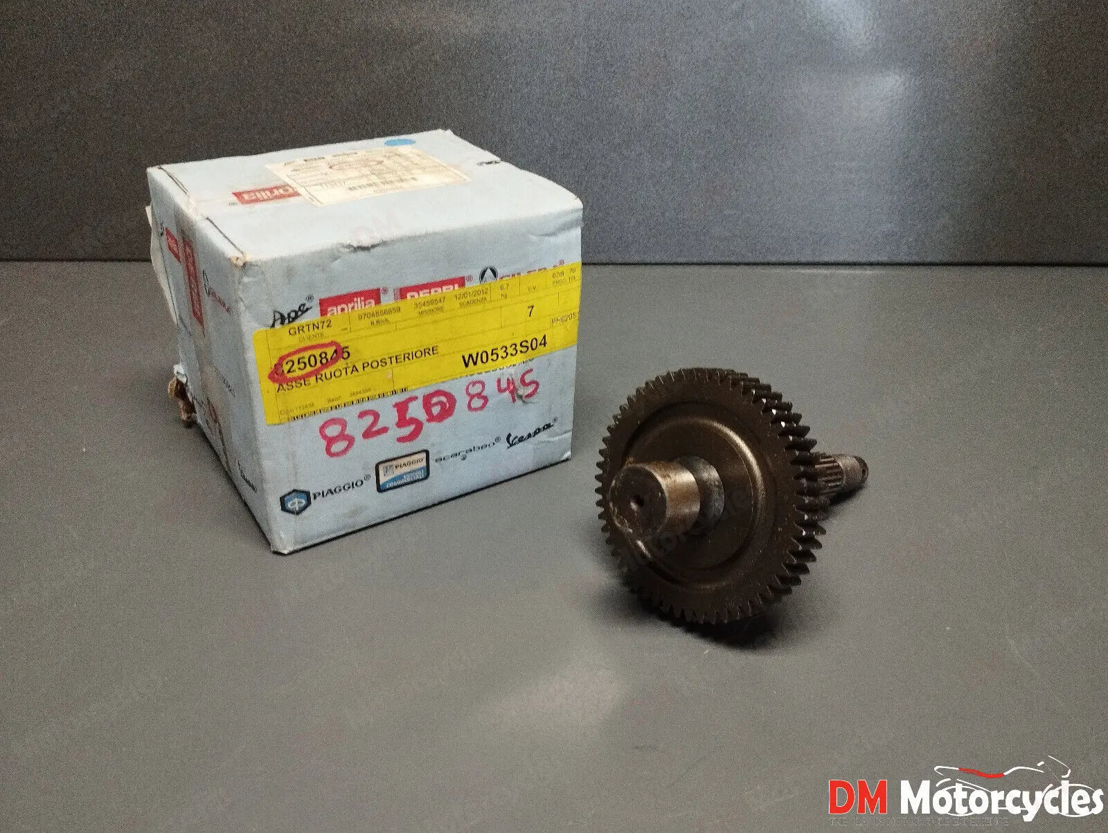 Piaggio genuine new  liberty 50 rear wheel drive pn 8250845