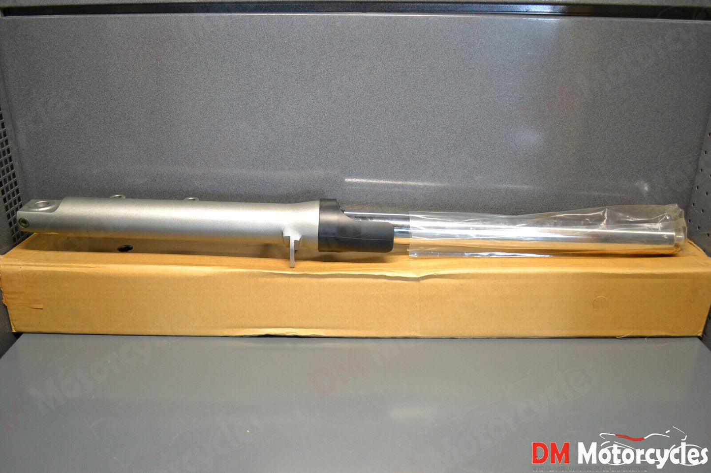 Yamaha genuine new TDM850 tdm 850 1998-2001 front right fork assy pn 4tx-23103-01