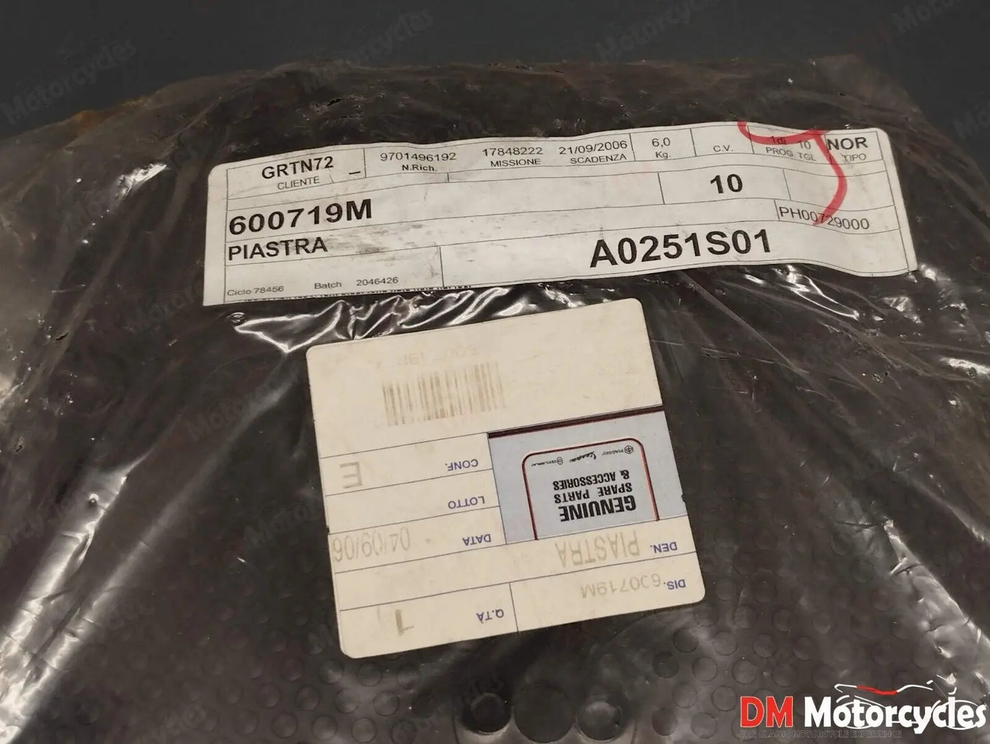 Piaggio genuine new gilera runner top box panier mounting kit pn 600719m