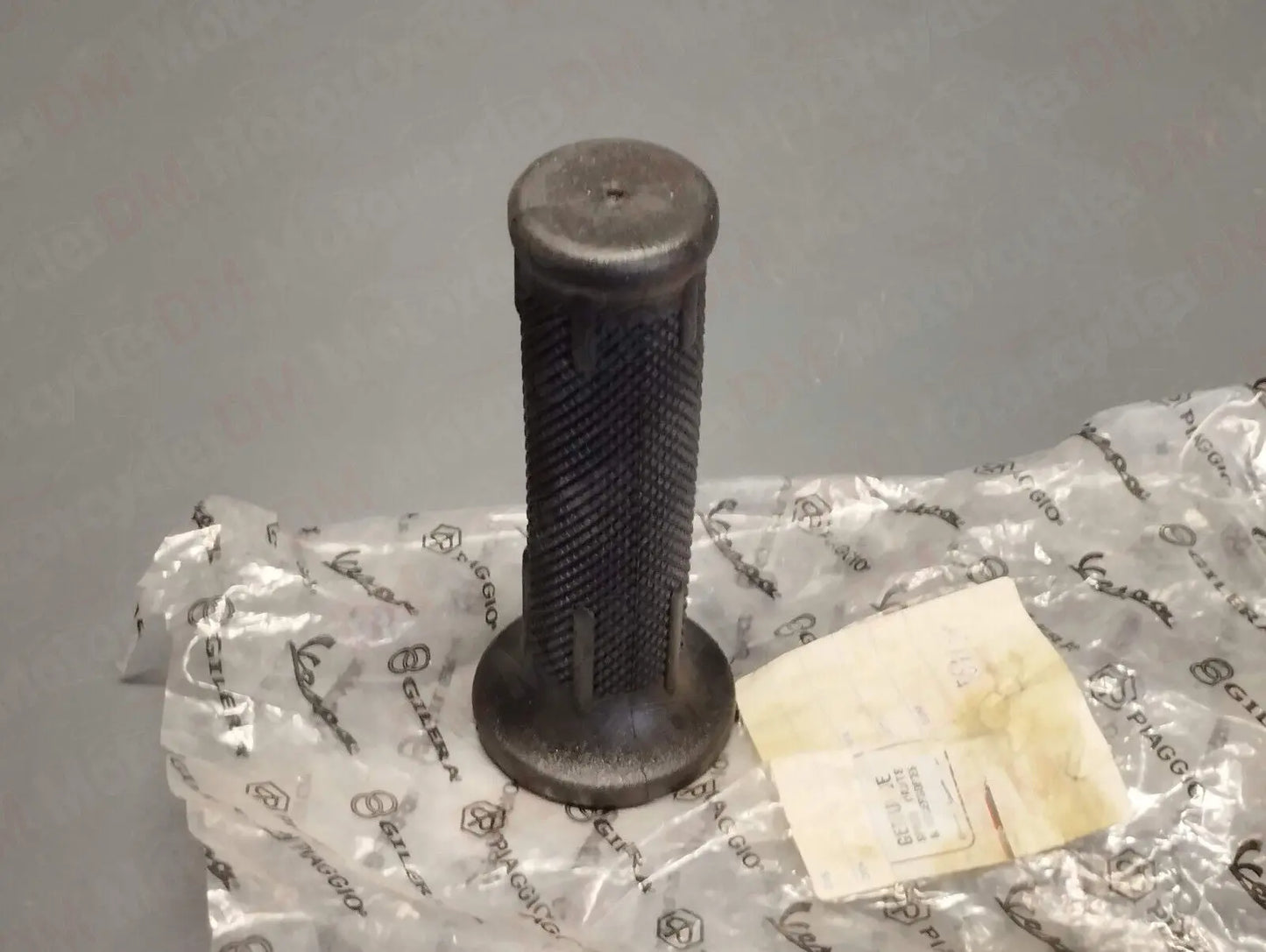 Piaggio genuine new skipper 125 150 nrg50 mc2 mc3 purejet right hand grip 561134