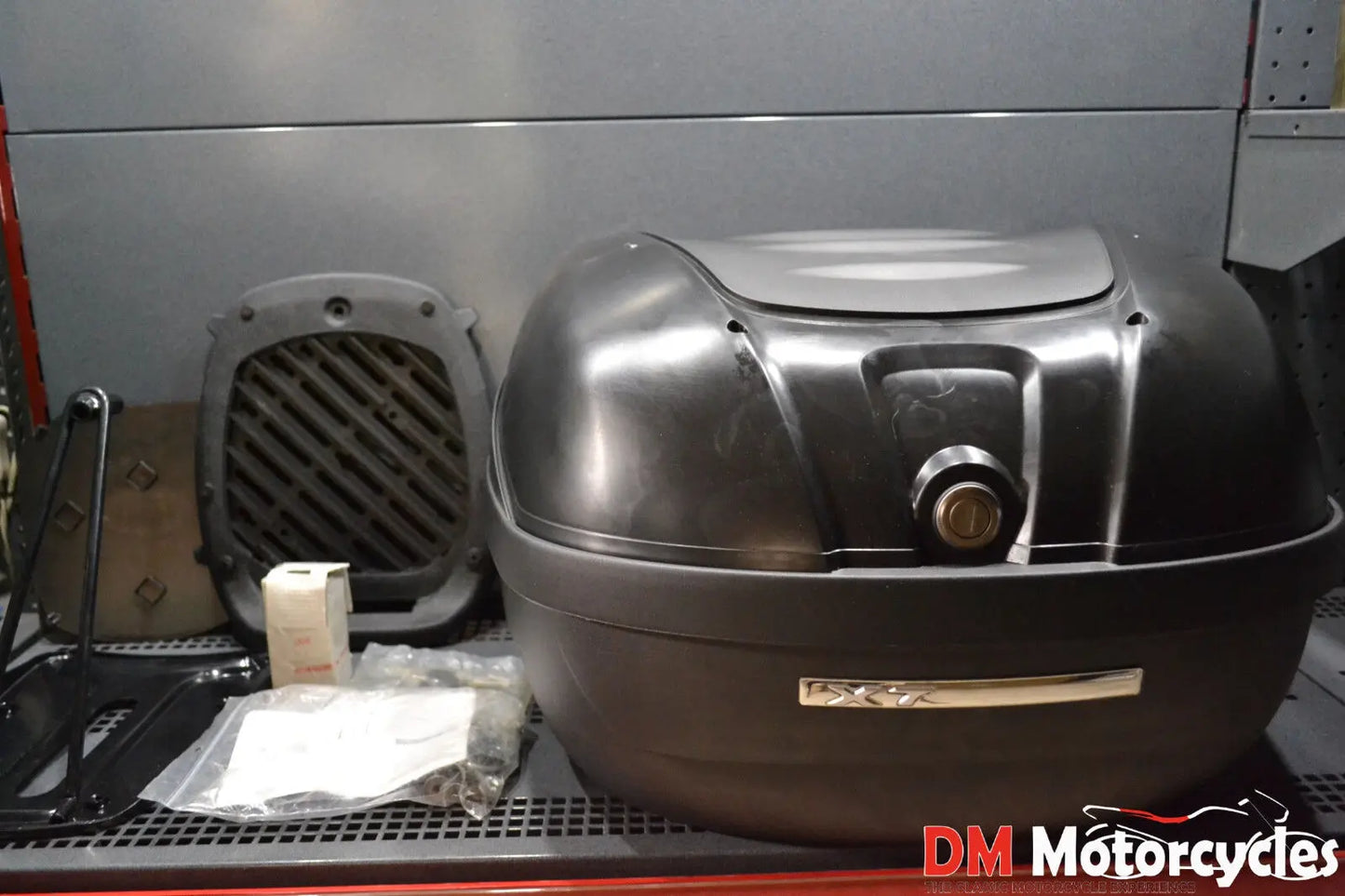 PIAGGIO GENUINE NEW X7 TOP CASE BOX COMPLETE KIT PN 656254