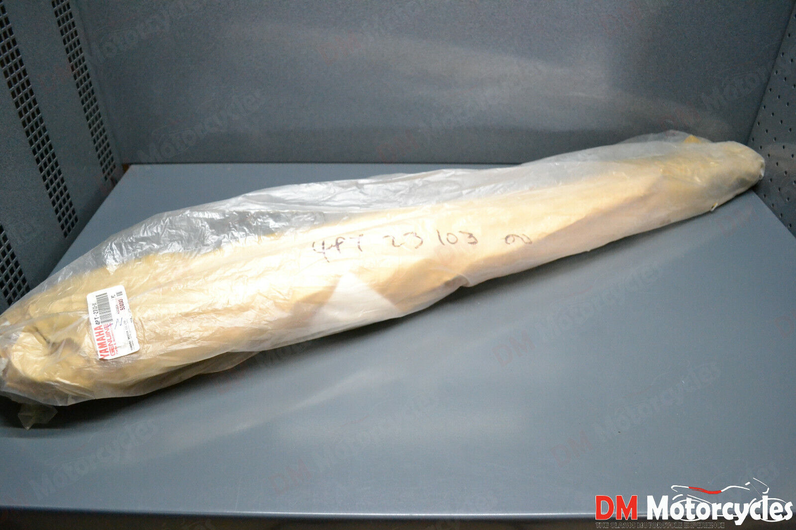 Yamaha genuine new XT600 XT 600 1997 right fork assy pn 4pt-23103-00