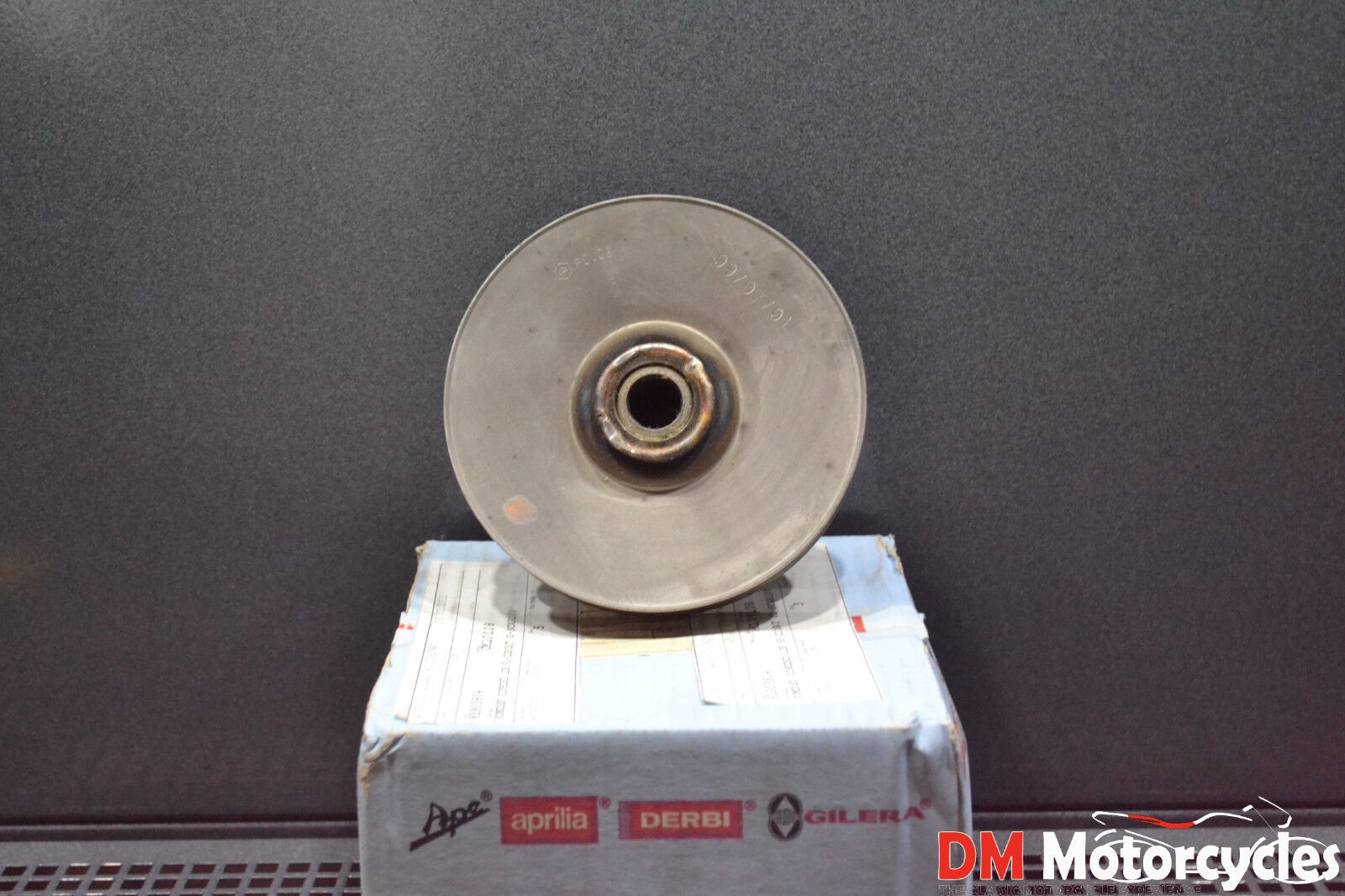 PIAGGIO GENUINE NEW VESPA LX GILERA DERBI SECONDARY PULLEY PN CM100108